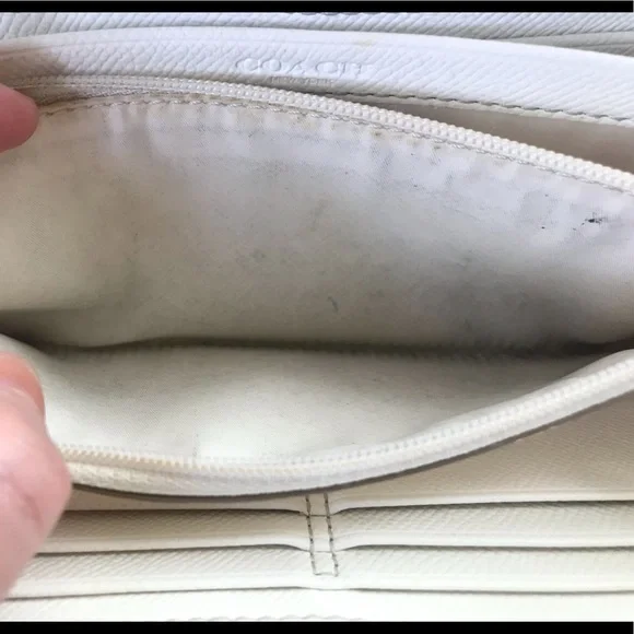 COACH ACCORDION WALLET - Picture 15 of 16